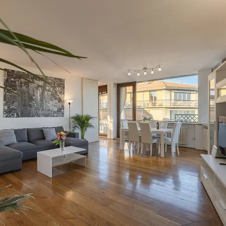 Penthouse With A View *